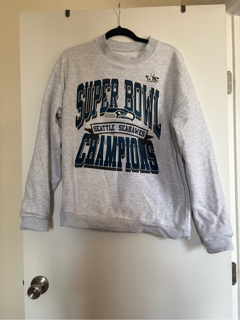 Women’s M Seahawks Superbowl champions sweatshirt
